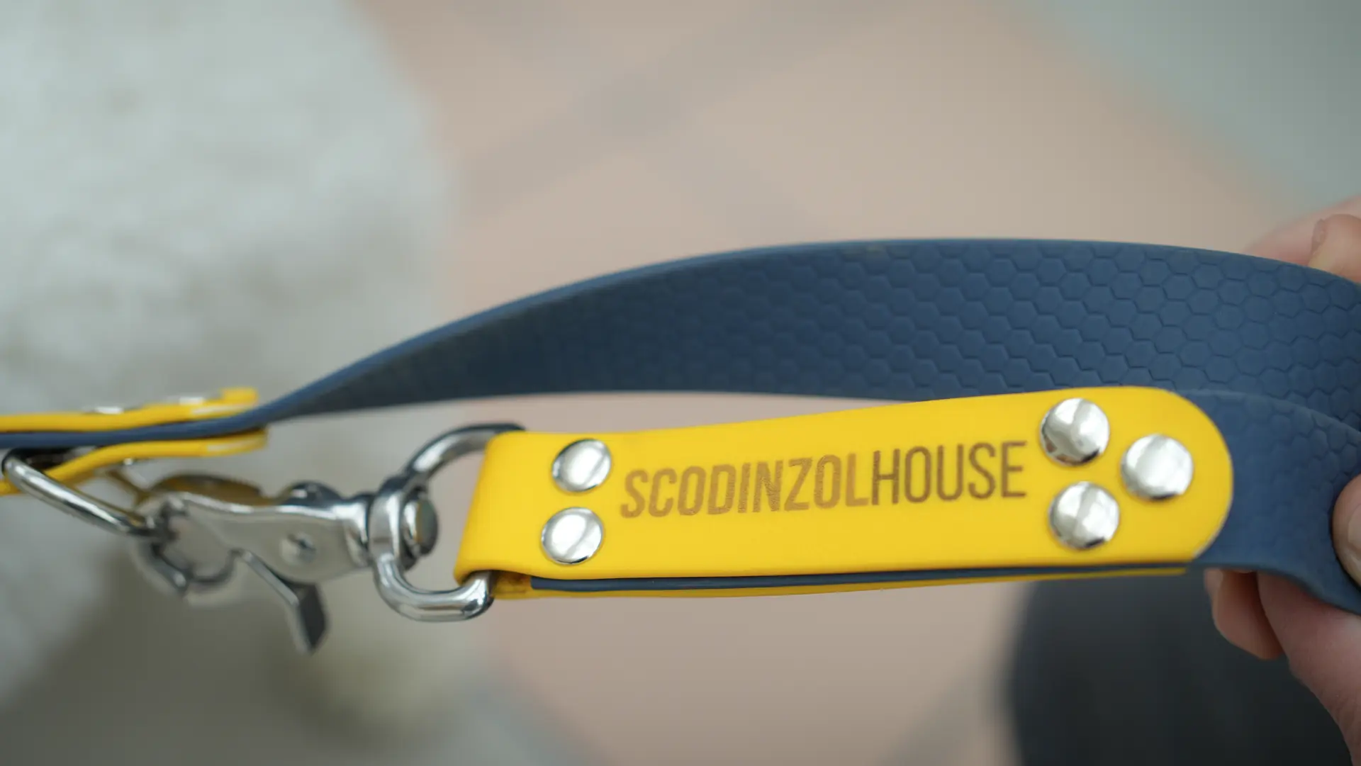 Guinzaglio ScodinzolHouse in cuoio blu e giallo
